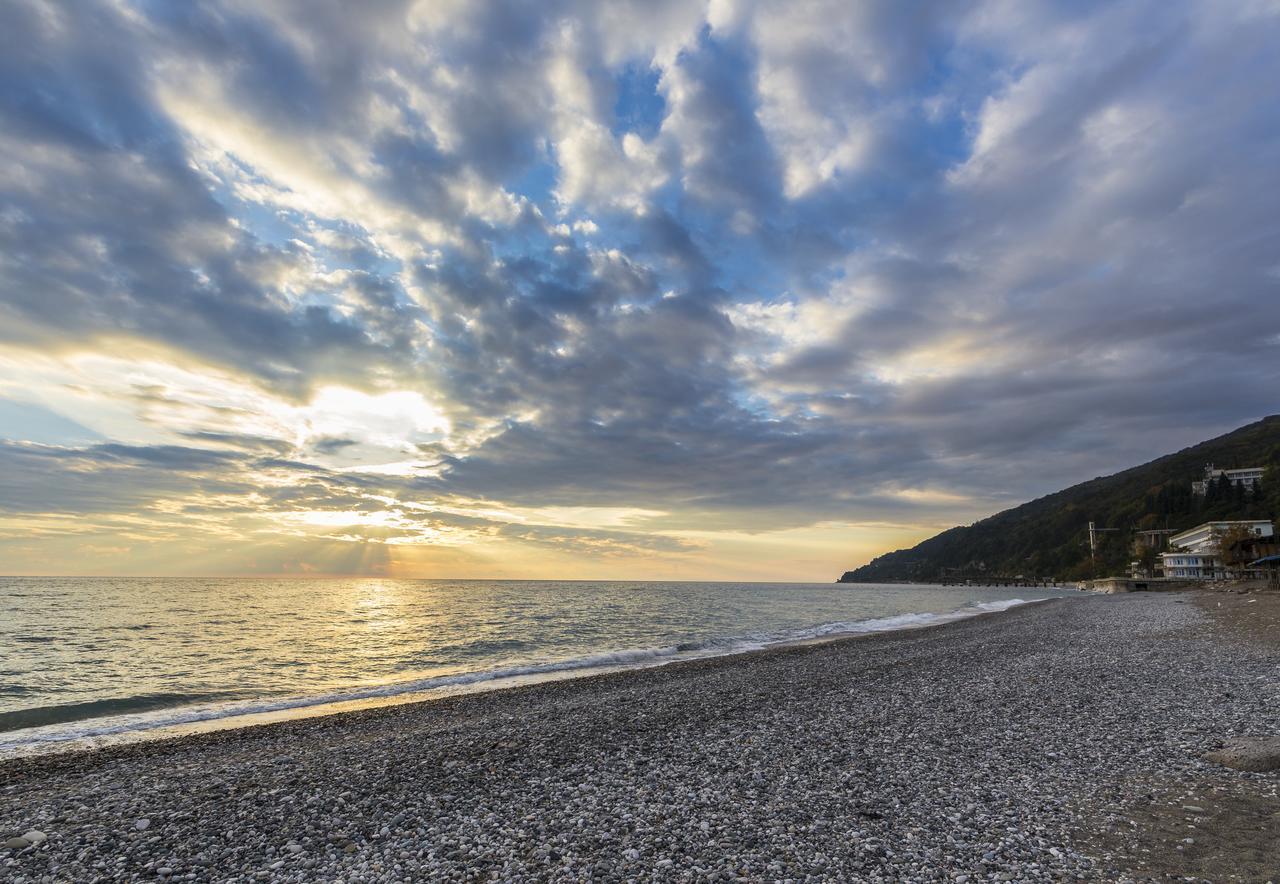 Sunrise Garden Hotel 3* Gagra Exteriör bild