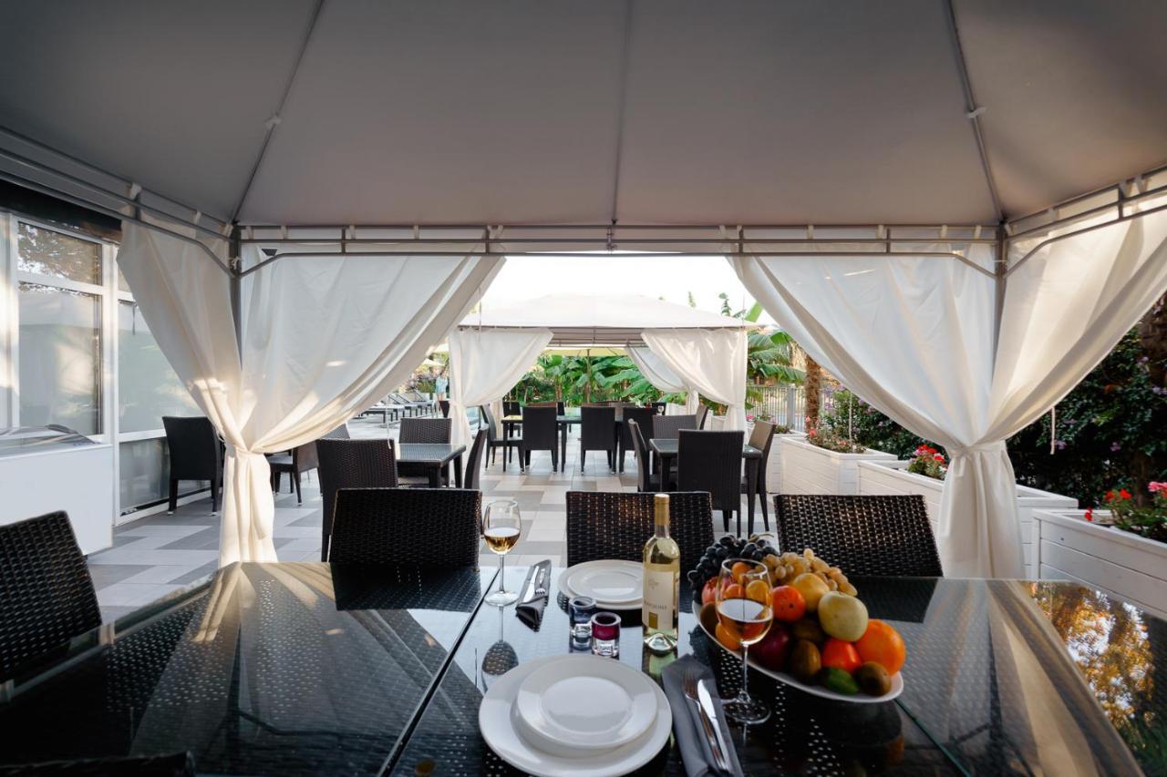 Sunrise Garden Hotel 3* Gagra Exteriör bild