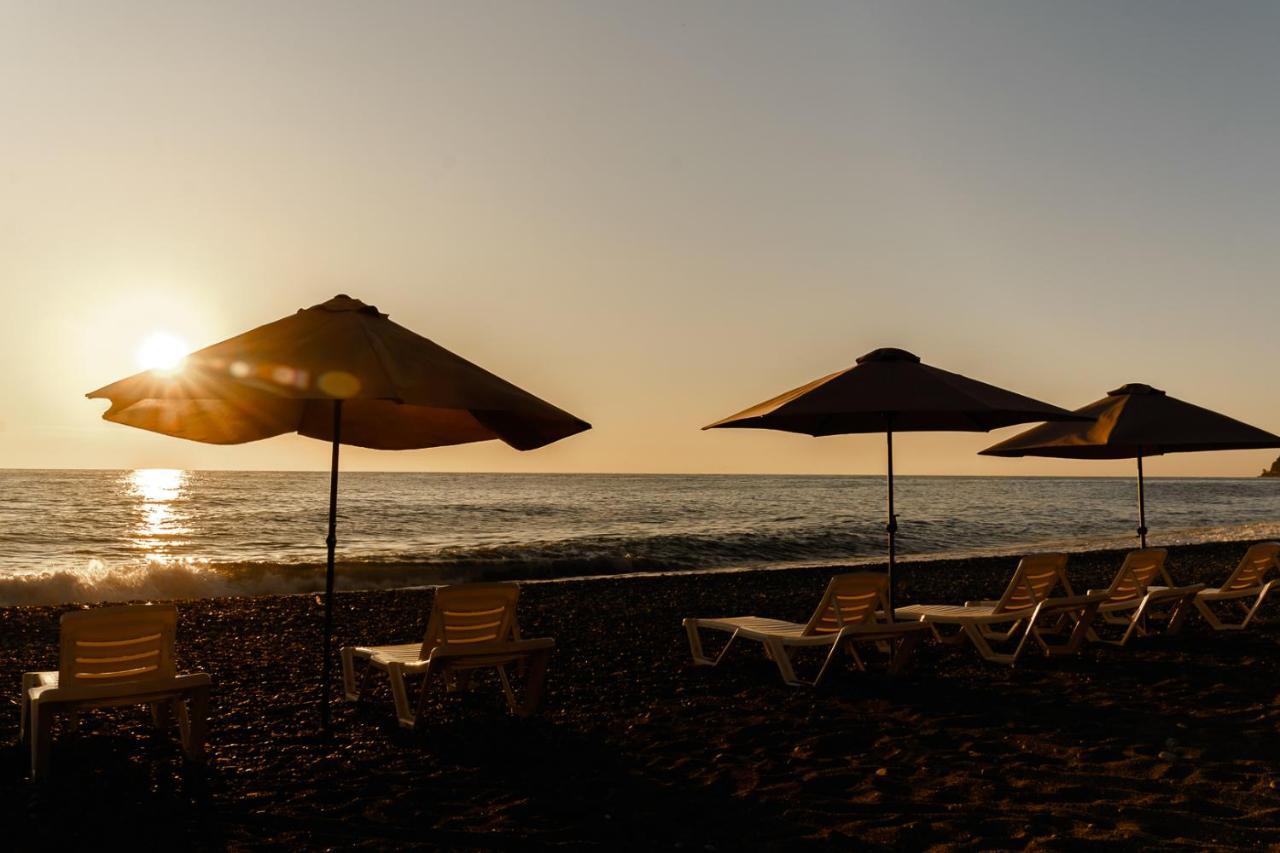 Sunrise Garden Hotel 3* Gagra Exteriör bild