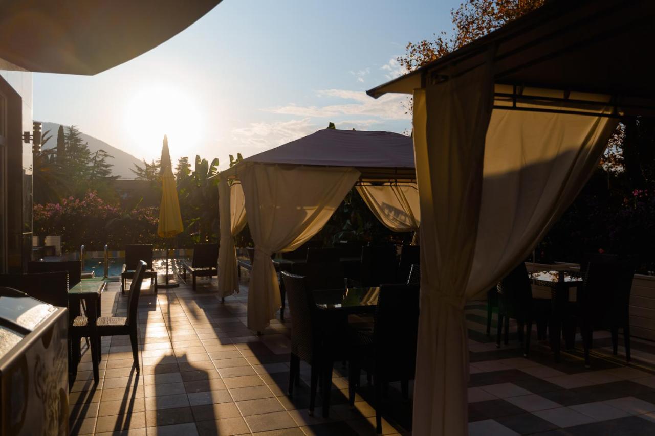Sunrise Garden Hotel 3* Gagra Exteriör bild
