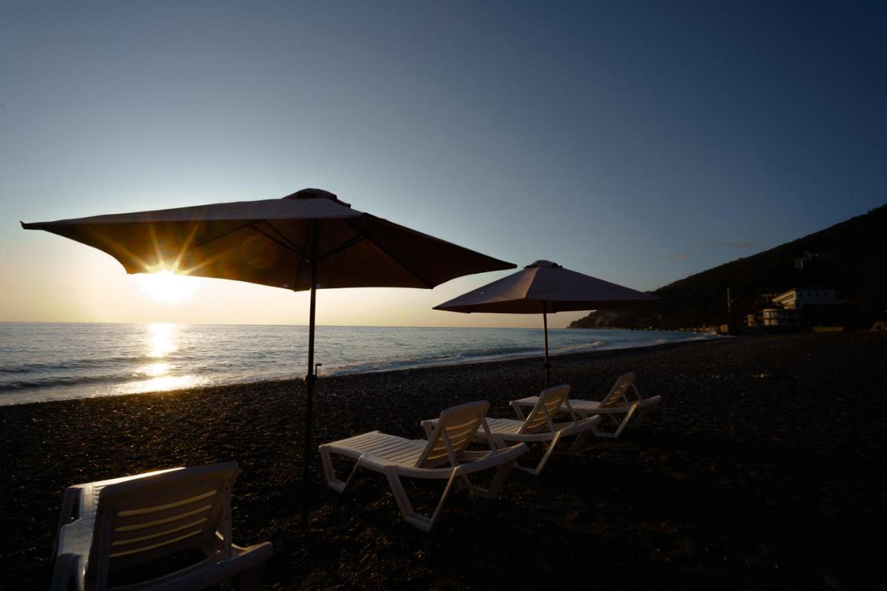 Sunrise Garden Hotel 3* Gagra Exteriör bild